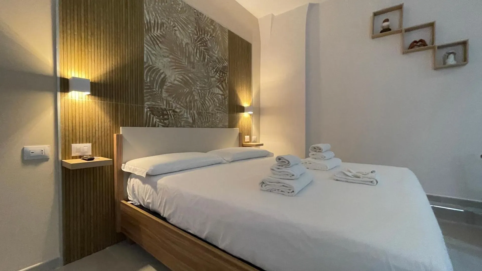 The Golden Palm - Tropical Breath In The Centre Of Bari Apartment 0*,  Italy