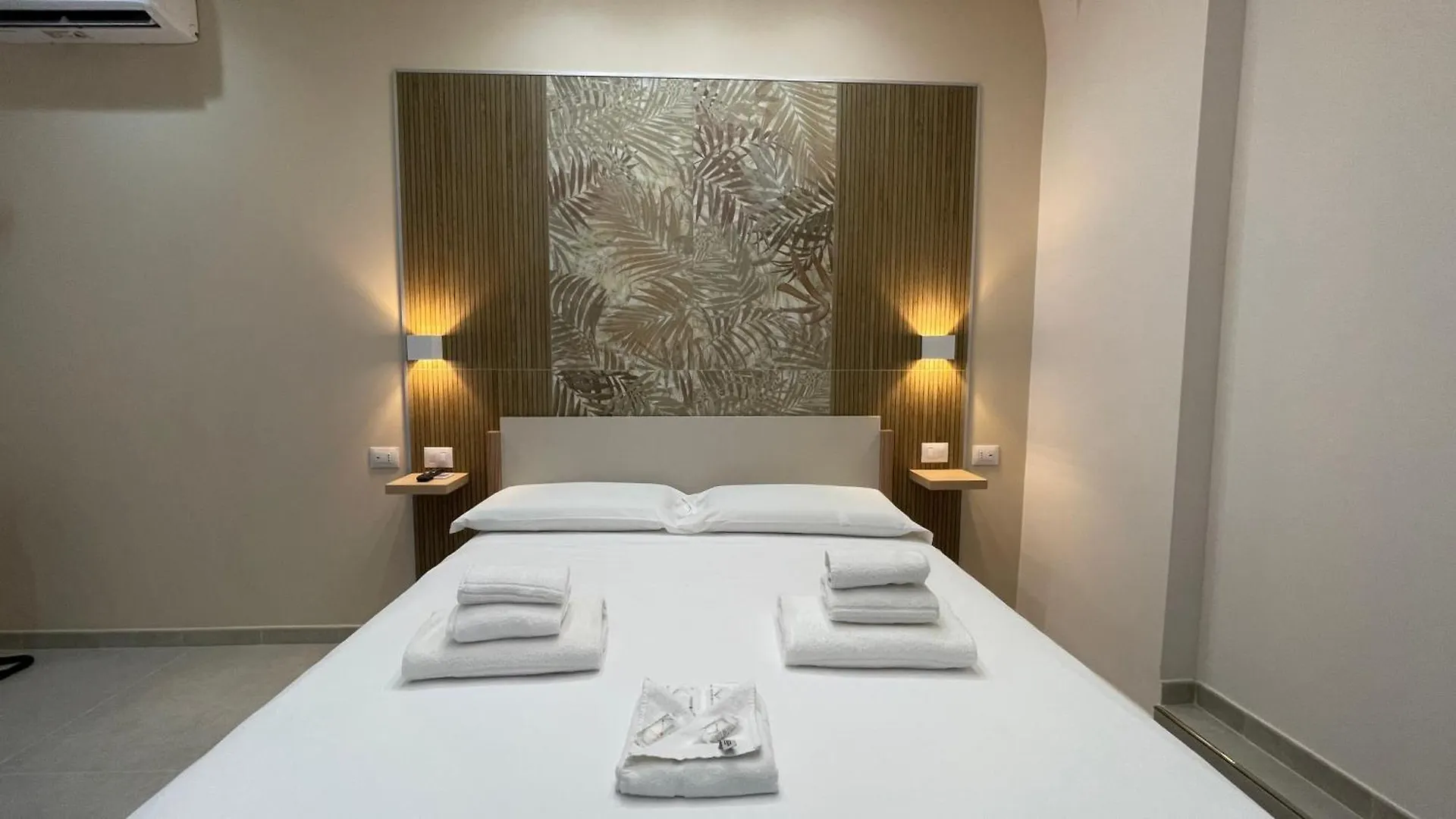 The Golden Palm - Tropical Breath In The Centre Of Bari location